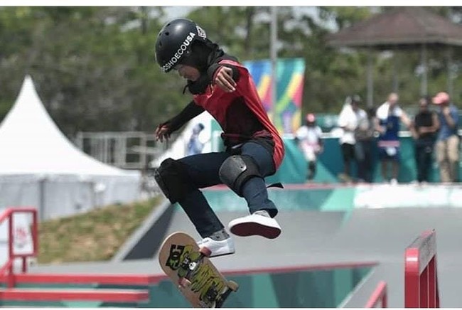 Di usia yang masih 12 tahun, Nyimas Bunga Cinta sudah bertanding di Asian Games cabang olahraga Skateboard. Menariknya di usia semuda itu, ia berhasil menyabet medali perunggu. Foto: dok. Instagram