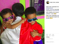 Mesranya! Ramai-ramai Foto Berpelukan ala Jokowi-Prabowo