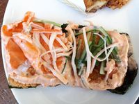 Burgushi: Nyamm! Gurih <i>Creamy</i> Sushi Salmon Mentai dalam Bentuk Burger