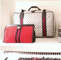 Koleksi tasnya juga cukup banyak. Mulai dari Chanel, Gucci, Dior, Hermes, hingga Goyard. Foto: YouTube/Judith Leiber Couture