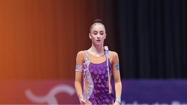 Inilah Alina Adilkhanova, atlet senam Kazakhstan yang kecantikan dan prestasinya mencuri perhatian di ajang Asian Games 2018. Foto: Instagram @adilkhanova.a