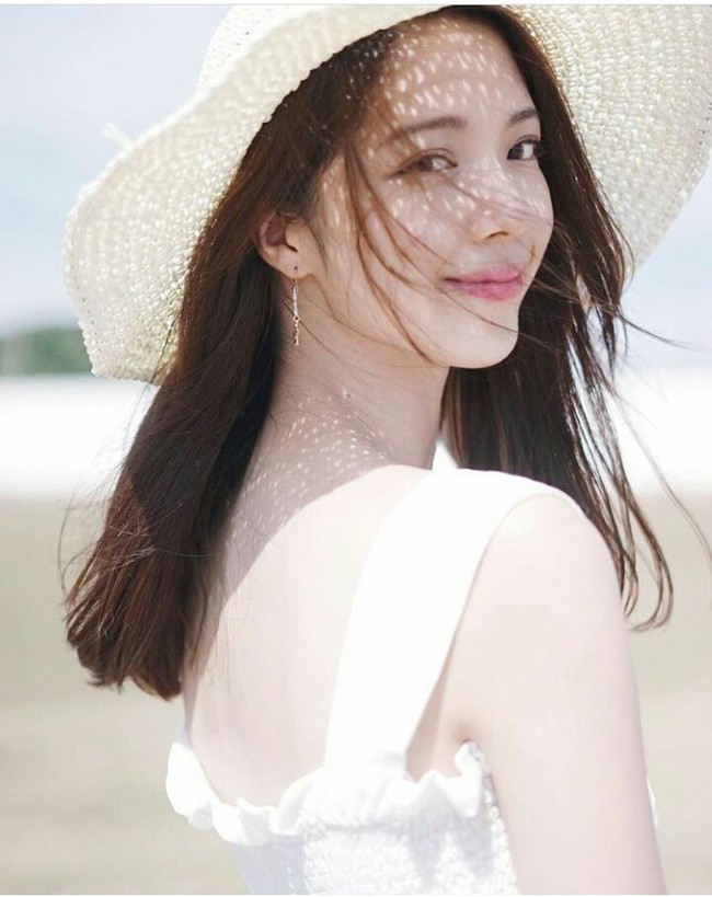 Tak hanya dinobatkan sebagai Miss Hong Kong 2018, Hera Chan juga berhasil dapat penghargaan sebagai My Favourite Pageant selama kompetisi.  (Foto: Instagram)