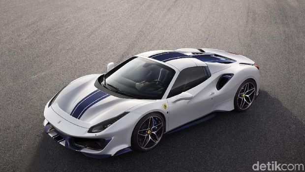 The Prancing Horse's new Special Series model, the Ferrari 488 Pista Spider, has been unveiled during the world-famous Concours d'Elegance® at Pebble Beach in California.
