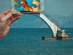 Kreatif! Gambar di iPhone Disatukan dengan Dunia Nyata