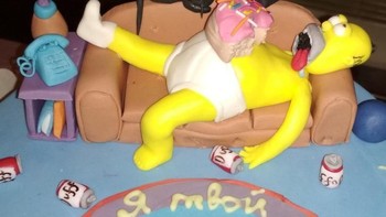 Kue ulangtahun yang menggambarkan  orangpemalas. (Foto: Brightside)