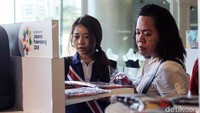 Merchandise yang paling banyak diburu adalah boneka, kaos, jaket, dan gantungan kunci Asian Games 2018.