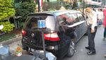Ringsek, Begini Penampakan Mobil yang Dirusak Massa di Mangga Besar