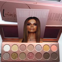 Sebenarnya Laura Lee telah menulis meminta maaf di Twitter atas kesalahannya dan mengaku tak pendidikan budaya ketika itu. Aku tidak mengaktifkan Twitter-ku karena aku marah dengan diriku sendiri dengan sejumlah tweet yang aku buat di 2012. Gadis itu yang men-tweet itu bukan aku yang sekarang. Tweet-tweet itu tidak lucu sama sekali untukku hari ini dan aku sangat minta maaf untuk semua orang yang terluka dan merasa tersinggu, katanya. Foto: Instagram @lauralee