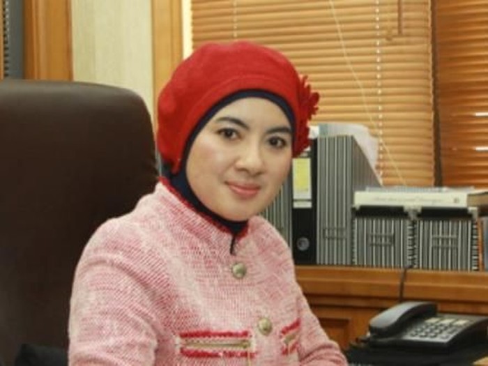 gaya hijab dirut pertamina, Nicke Widyawati