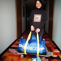 Saat bertanding, Nyimas selalu memakai hijab instan. Hijab tanpa peniti ataupun jarum pentul memudahkan para atlet untuk bergerak. Hijab instan yang ia pakai bermacam-macam. Mulai dari bahan kaos hingga jersey. Salah satu merek hijab instan lokal yang pernah ia pakai adalah Noore Sport. Foto: dok. Instagram
