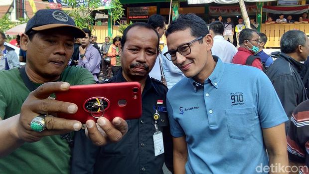 Pelukan Jokowi-Prabowo, Sandi: Momen Wah, Spesial Banget