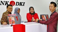 Hal ini untuk meningkatkan dan terus memberikan kemudahan bagi warga DKI Jakarta dalam membayarkan pajak daerah, Pajak Bumi & Bangunan/PBB-P2 DKI, pembayaran Pajak Kendaraan Bermotor (PKB) tahunan DKI Jakarta melalui berbagai platform lewat aplikasi layanan keuangan JakOne Mobile, kapan dan dimana saja. Foto: dok. Bank DKI