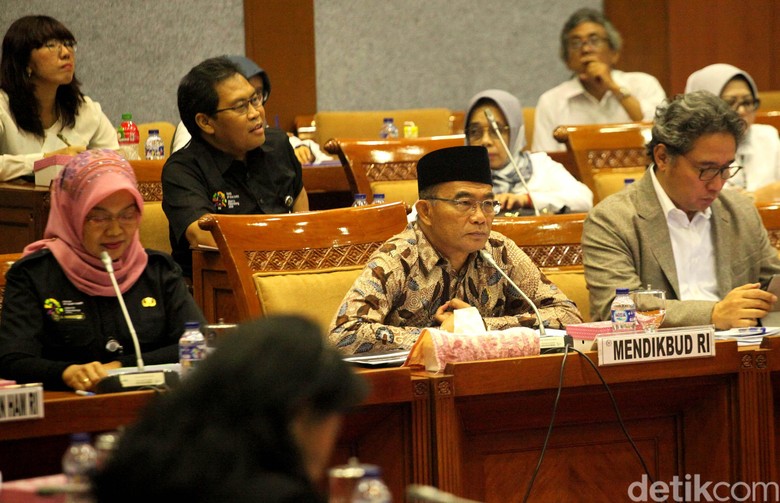 Komisi X DPR Setujui Anggaran Kemendikbud Rp 35,9 Triliun Komisi X DPR Setujui Anggaran Kemendikbud Rp 35,9 Triliun