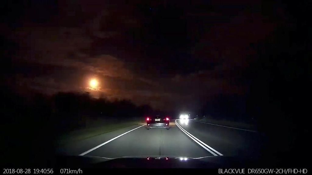 Video Meteor Melintas di Langit Australia Video Meteor Melintas di Langit Australia