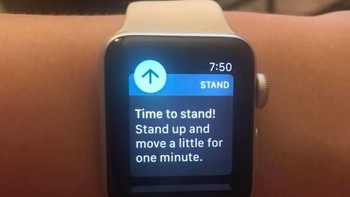 Jam pintar pun sampai memberikan peringatan untuk tidak malas gerak. (Foto: Brightside)