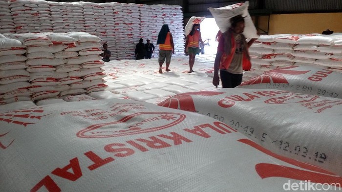 Tumpukan gula di gudang Bulog Mojokerto