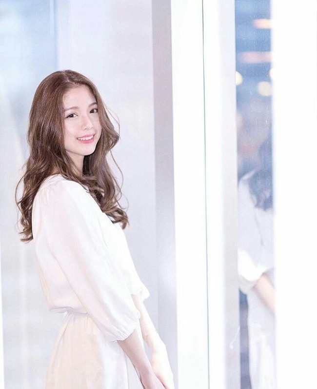 Keelokkan paras dan kulit mulus yang dimilikinya ini pun membuat Hera Chan dipuji oleh banyak netizen terutama pria. (Foto: Instagram)