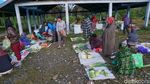 Foto: Berani Menawar, Bisa Dimaki Emak-emak Papua di Pasar Ini