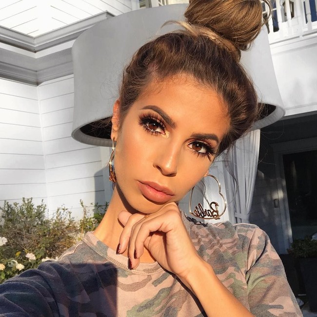 Banyak orang mengatakan jika Laura Lee telat meminta maaf dan tidak melakukannya dengan tulus. Apalagi awalnya ia tidak mengakui jika ia sendiri yang menulis sejumlah tweet itu. Beberapa netizen juga menyebut tangisannya adalah palsu karena tidak keluar air mata. Foto: Instagram @lauralee