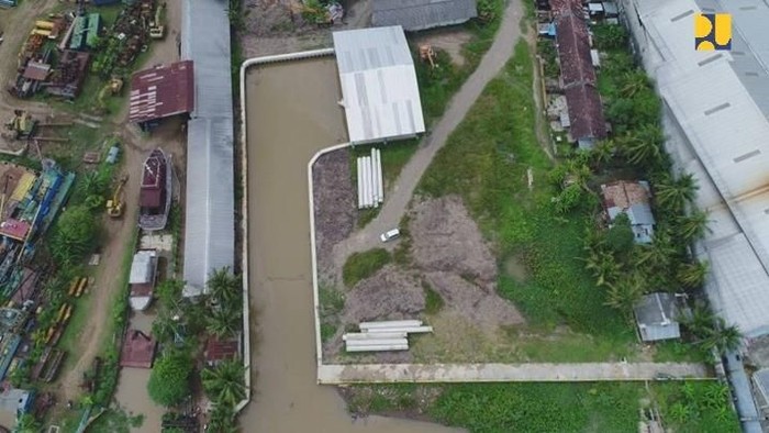 Kementerian Pekerjaan Umum dan Perumahan Rakyat (PUPR) membangun infrastruktur pengendali banjir Sungai Bendung yang bermuara di Sungai Musi, Palembang.