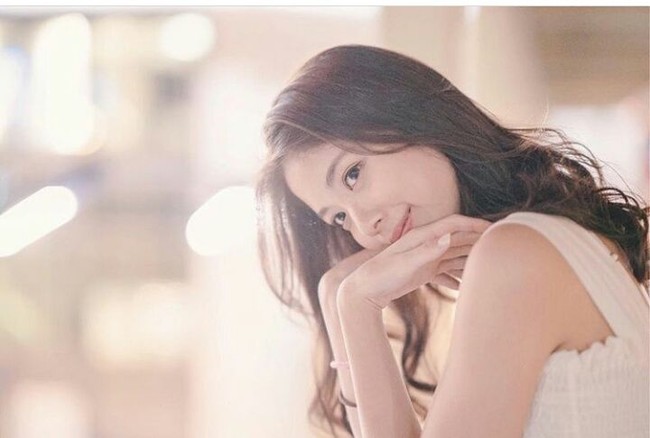 Hera dinobatkan sebagai ratu sejagat setelah mengalahkan 19 finalis lainnya yang juga berkompetisi di Miss Hong Kong 2018. (Foto: Instagram)