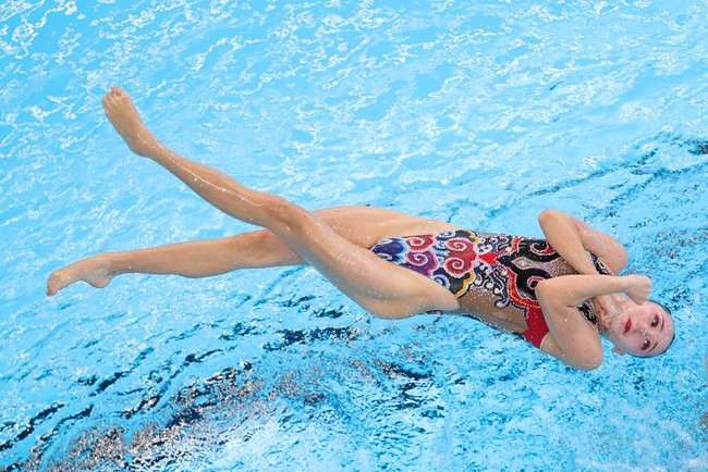 Baju renang yang dipakai atlet China ini sungguh berbeda dari busana renang pada umumnya ya. Foto: Getty Images