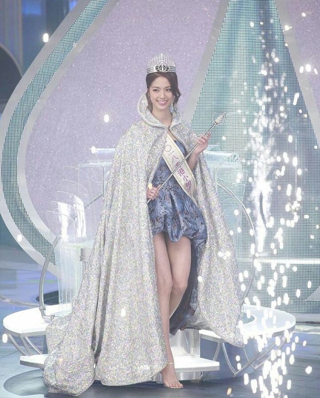 Kenalan dengan Hera Chan juara kontes kecantikan Miss Hong Kong 2018 yang baru dihelat pada Minggu (26/8/2018). (Foto: Instagram)