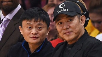Jack Ma tampak akrab dengan aktor laga kenamaan, Jet Li. Jack Ma memang amat suka kung fu, bahkan bersama Jet Li sampai Donnie Yen belum lama ini merilis film singkat di mana Ma jadi aktor utamanya. Foto: istimewa