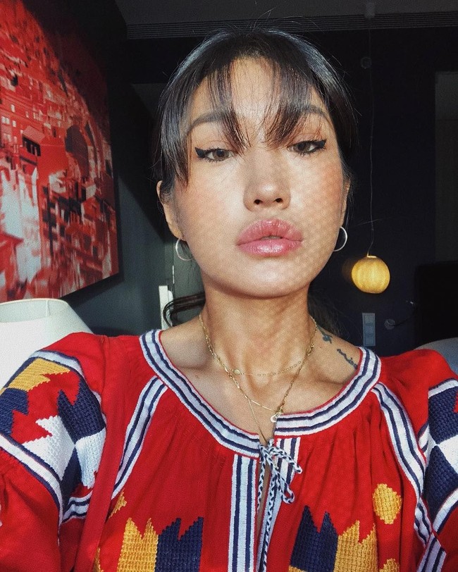 Inilah Peggy Gou, DJ asal Korea Selatan yang kini menetap di Berlin untuk karier bermusiknya. Peggy disorot tak hanya karena musikalitasnya yang tinggi, namun juga pesonanya.  Foto: dok. Instagram (@peggygou_)