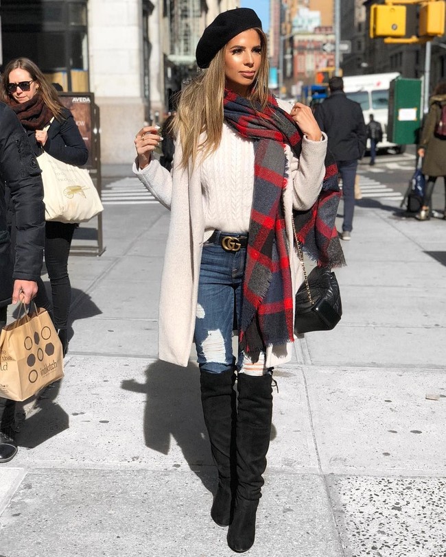 Dikatakan jika wanita yang memulai YouTube di tahun 2013 itu telah kehilangan lebih dari 500 ribu fans sejak skandal ini mencuat. Para pengikutnya pun menurun hampir 350%. Foto: Instagram @lauralee