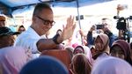 Mensos Agus Gumiwang Kunjungi Korban Gempa Sumbawa Barat