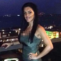 Belum sempat menikmati hasil operasi yang membuat bokongnya lebih bervolume, Leah Cambridge harus tewas. Wanita 29 tahun itu menjalani operasi pembesaran bokong dengan mentransfer lemak dari bagian tubuh lain ke bokong, dengan biaya Rp 57 juta. Setelah operasi plastik, Leah meninggal akibat komplikasi. Padahal operasi dilakukan di klinik terpercaya di Turki. Foto: Facebook