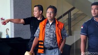 Manahan Panggabean ditahan KPK terkait kasus dugaan suap dari mantan Gubernur Sumut Gatot Pujo Nugroho.