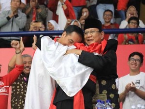 Pelukan Jokowi-Prabowo Diharap Bisa Buat Pilpres 2019 Tenang