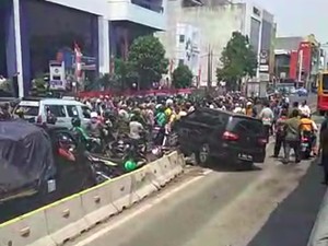 3 Orang Diperiksa Terkait Aksi Perusakan Mobil di Busway Jakbar