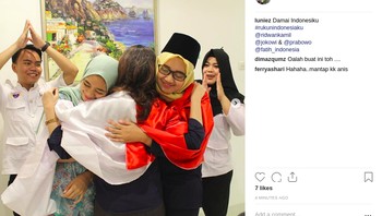 Kaum hawa pun turut meramaikan pose foto Jokowi Prabowo. (Foto: Instagram)