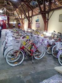 Hore, Ribuan Siswa SMP di Kota Blitar Dapat Sepeda Gratis