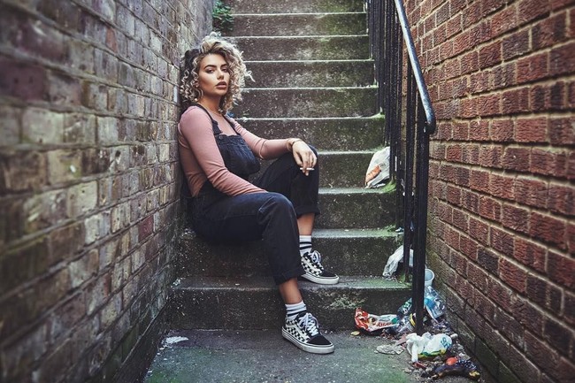 Kecantikannya kini pun jadi kontrovesi karena dinilai palsu. Meg dikabarkan telah melakukan sejumlah operasi plastik. Foto: Instagram (@ meganbartonhanson_)