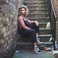 Kecantikannya kini pun jadi kontrovesi karena dinilai palsu. Meg dikabarkan telah melakukan sejumlah operasi plastik. Foto: Instagram (@ meganbartonhanson_)