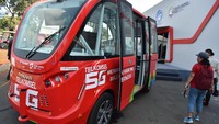 Bus listrik milik Telkomsel ini ikut memeriahkan ajang Asian Games 2018. Memiliki kapasitas delapan orang penduduk bus listrik berteknologi canggih ini siap berkeliling Komplek Olahraga Gelora Bung Karno. Antara Foto/Widodo S Jusuf.