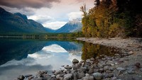 Danau McDonald ada di kawasan Taman Nasional Glacier di negara bagian Montana, AS, yang berbatasan dengan Kanada (Montana Office of Tourism)