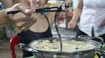 Mau Cicip? Burger Nyamuk hingga Pizza Kaki Kodok yang Unik Ini
