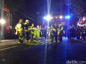 Upacara Adat Minta Hujan Meriahkan Festival Ronthek Pacitan 2018