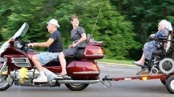 Biar bisa bawa nenek jalan-jalan naik motor. Foto: Internet