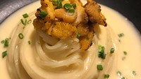 Pasta dengan saus creamy ini jadi pilihan Angel buat menu makan malamnya. Terlihat menggiurkan ya, apalagi saat dinikmati hangat-hangat. Foto: instagram @angelpieters