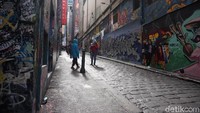 Bukan cuma gambar-gambar saja, tetapi juga ada beberapa toko fesyen dengan gaya street style (Shinta/detikTravel)