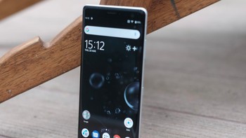 Ponsel itu adalah Xperia XZ3, yang merupakan ponsel flagship Sony di 2018 ini, dan merupakan penerus dari XZ2 yang meluncur pada awal 2018 lalu. Foto: PC Advisor
