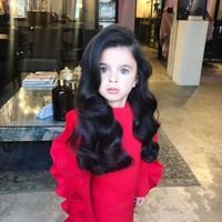 Tentu lebih banyak yang mendukung Mia di antara kritikan itu. Menurutku gadis kecil ini tak peduli tentang penampilannya di mata orang asing di internet. Dia hanya merasa cantik dan percaya diri, dan itulah dia sebenarnya, balas komentar lain. Foto: Dok. Mia Aflalo