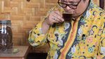 Momen Ketum Golkar, Airlangga Hartarto Ketika Makan dan Masak Bersama Keluarga