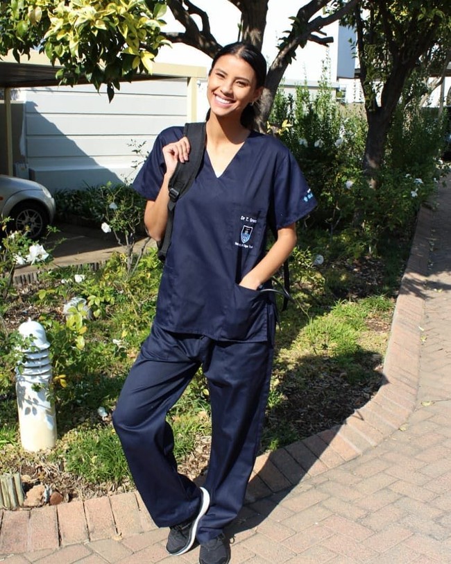 Tamaryn saat ini diketahui sedang menuntaskan studinya di sebuah sekolah kedokteran di Cape Town, Afrika Selatan. Pernah mengidap tuberkolosis semasa kecil menginspirasinya untuk menjadi seorang dokter. (Foto: Instagram)